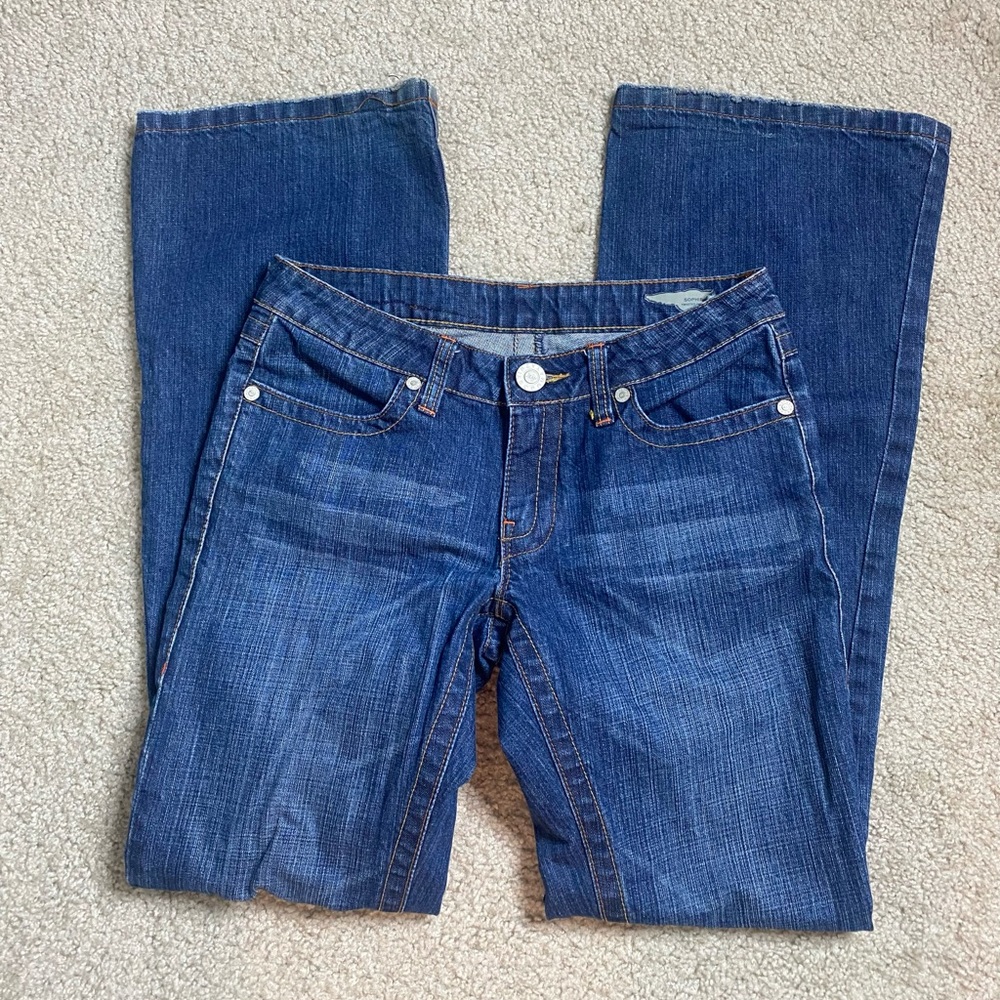 BCBGMaxazria Sophie Twisted Flare Jean, Sz. 27
